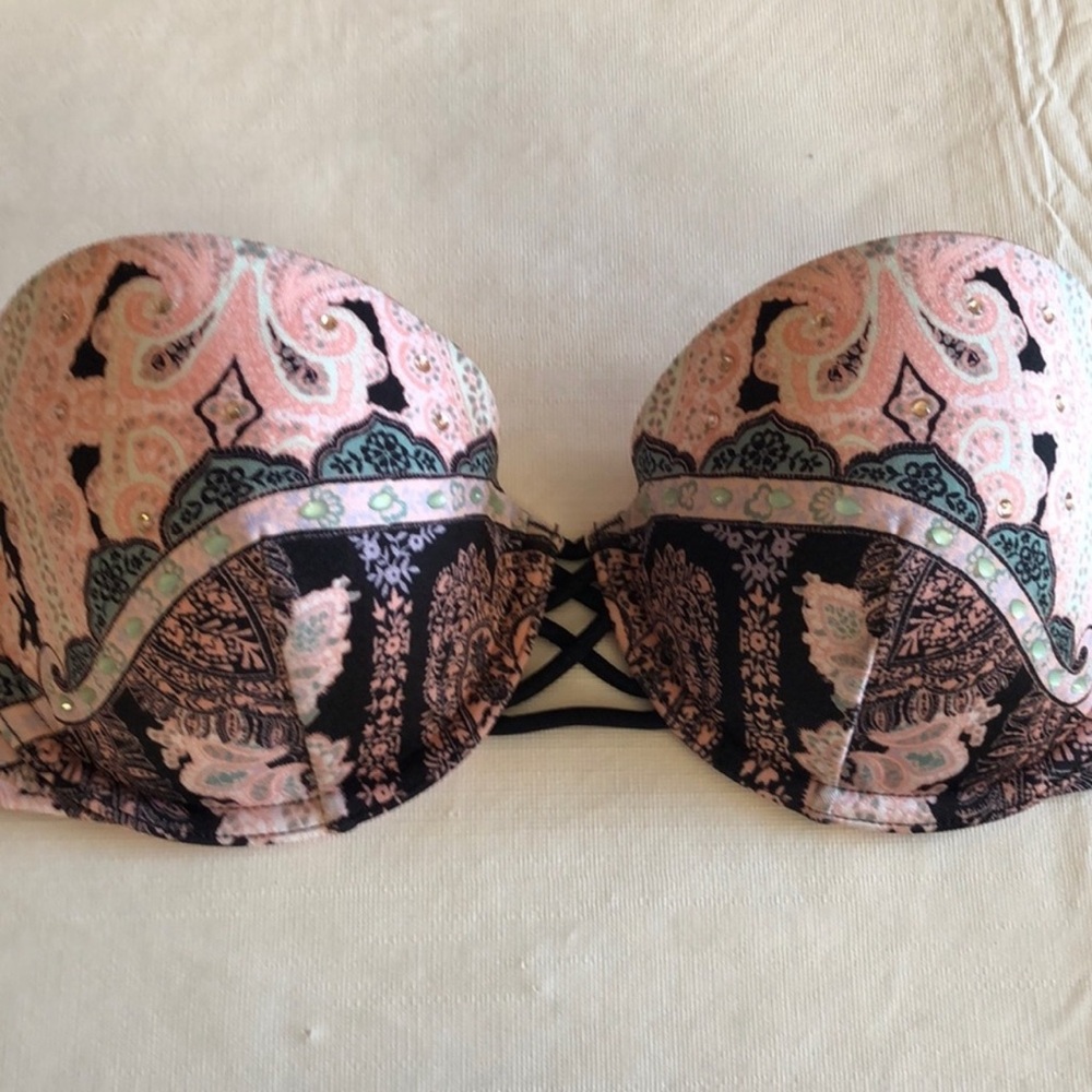 Elegant Paisley Strapless Bra